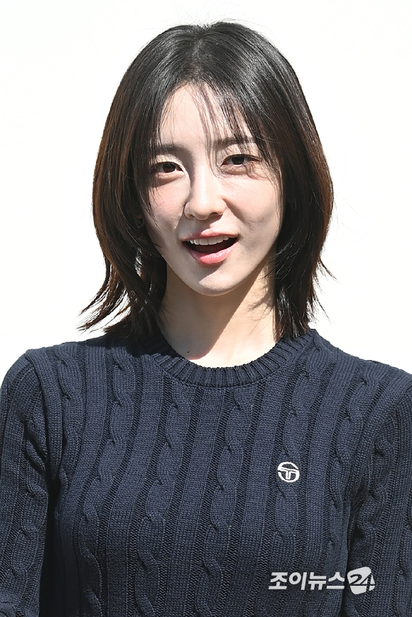 배우 박지현이 26일 오후 서울 용산구 한남동 플래그십 스토어에서 열린 클래식 라이프스타일 브랜드 세르지오 타키니 한남 플래그십 스토어 오픈 기념 포토콜 행사에 참석해 포즈를 취하고 있다. [사진=문수지 기자]