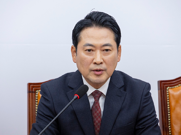국민의힘 장동혁 대표가 15일 국회에서 가진 기자간담회에서 이날 정부가 발표한 부동산 정책 관련 발언을 하고 있다. [사진=연합뉴스]