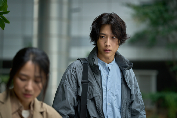 배우 이종원이 영화 '살목지' 인터뷰에 앞서 포즈를 취하고 있다. [사진=(주)쇼박스]