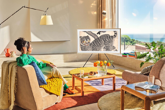 삼성전자 삼성 아트 스토어를 통해 이건희 컬렉션의 인왕제색도를 감상할 수 있다. [사진=삼성전자]