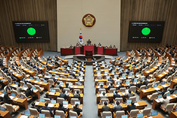 31일 국회에서 열린 3월 임시국회 제3차 본회의에서 공휴일에 관한 법률 일부개정법률안(대안)이 통과되고 있다. 2026.3.31 [사진=연합뉴스]