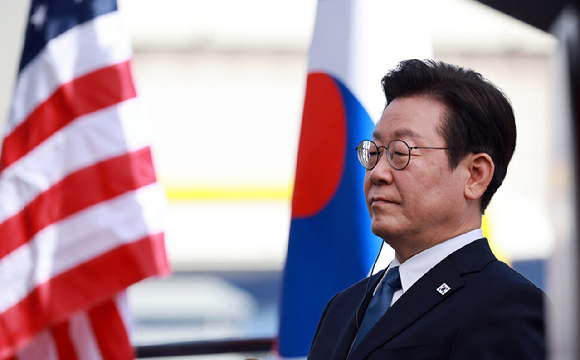 이재명 대통령이 지난 26일(현지시간) 미국 필라델피아의 한화 필리조선소에서 열린 '스테이트 오브 메인'호 명명식에 참석해 있다. [사진=연합뉴스]