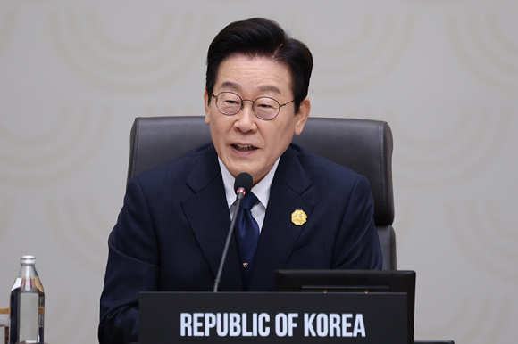 이재명 대통령이 1일 경주화백컨벤션센터(HICO)에서 열린 2025 아시아태평양경제협력체(APEC) 정상회의 제2세션에서 발언하고 있다. 2025.11.1 [사진=연합뉴스]