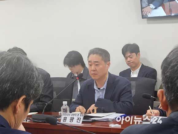 홍광진 현대차&middot;기아 로보틱스랩 팀장이 20일 국회 의원회관에서 열린 '피지컬 인공지능(AI) 최강국 도약을 위한 입법 라운드 테이블'에서 발언하고 있다. [사진=설재윤 기자]