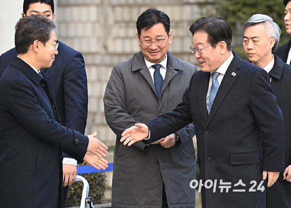 이재명 더불어민주당 대표가 26일 오후 서울고등법원에서 열린 공직선거법 위반 결심 공판에 출석하고 있다. [사진=곽영래 기자]