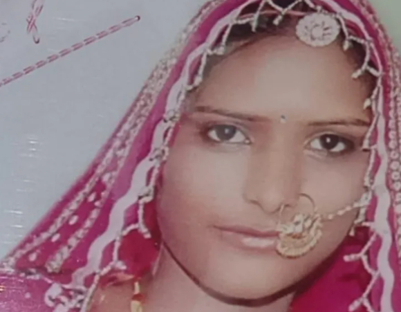 인도에서 피부색이 어둡다는 이유로 아내를 산 채로 불태워 살해한 남성이 사형을 선고 받았다. 사진은 피해 여성. [사진=유튜브 @News92World]