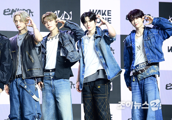 그룹 알파드라이브원이 12일 오후 서울 용산구 블루스퀘어 SOL트래블홀에서 열린 알파드라이브원(ALPHA DRIVE ONE) 첫 번째 데뷔 미니 1집 'EUPHORIA'(유포리아) 발매 기념 쇼케이스에 참석하고 있다. [사진=정소희 기자]