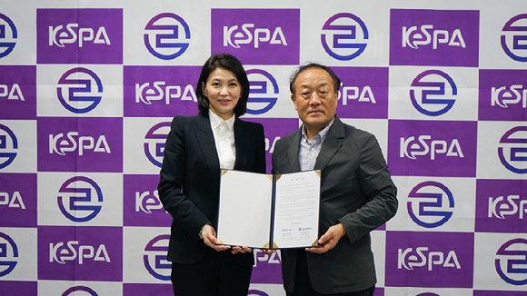 (왼쪽부터) 스포츠윤리센터 박지영 이사장, 한국e스포츠협회 김영만 회장. [사진=한국e스포츠협회]