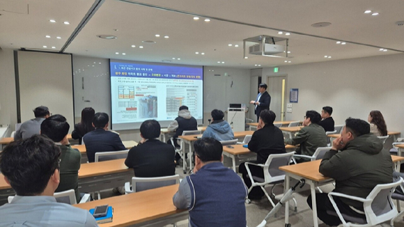 삼표그룹은 지난 27일 광화문 이마빌딩 6층 비즈니스센터에서 임직원을 대상으로 한 &lsquo;건설재료 품질확보를 위한 건설 트렌드&rsquo;라는 주제로 특별 강연을 진행했다. [사진=삼표그룹]
