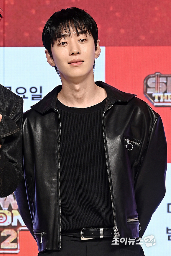 가수 로꼬, 그레이가 15일 서울 강남구 엘리에나 호텔에서 열린 Mnet '쇼미더머니12' 제작발표회에서 포즈를 취하고 있다. [사진=곽영래 기자]