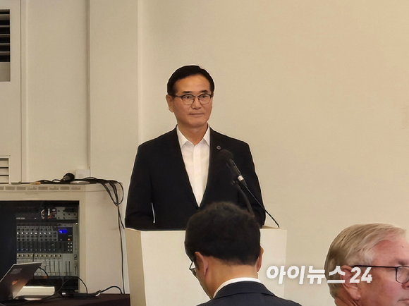 최병로 방위산업진흥회 상근부회장이 27일 서울 전쟁기념관 피스앤파크에서 진행된 '2025 한-네덜란드 방산 협력 세미나'에서 발언하고 있다. [사진=최란 기자]