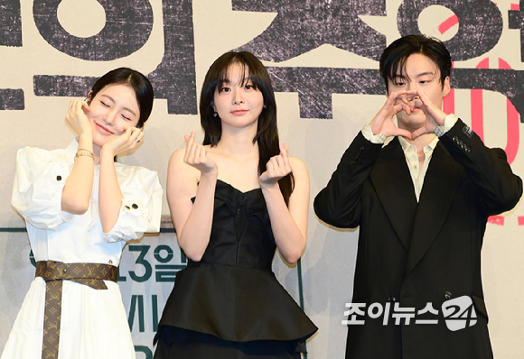 배우 신예은-김다미-허남준이 11일 오후 서울 구로구 신도림 더 링크 호텔에서 열린 JTBC 새 토일극 '백번의 추억' 제작발표회에 참석하고 있다. [사진=정소희 기자]