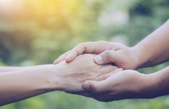 어머니를 일찍 여의고 자란 여성이 자신을 살뜰히 챙겨주는 예비 시어머니에게서 감동을 느꼈다는 사연이 공개됐다. 사진은 본 기사 내용과 무관. [사진=iubilaeum]