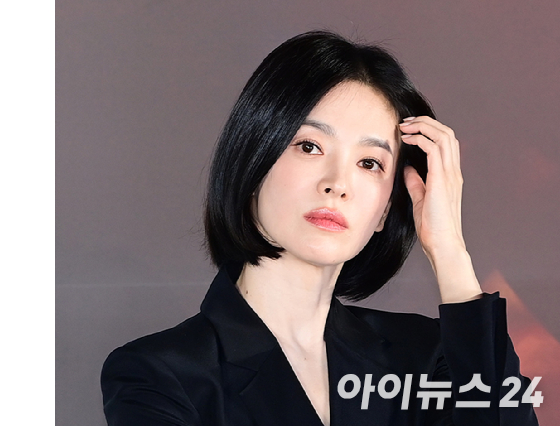 배우 송혜교가 지난해 12월 16일 서울 CGV 용산아이파크몰에서 열린 영화 '검은 수녀들'(권혁재 감독) 제작보고회에 참석하고 있다. [사진=정소희 기자]