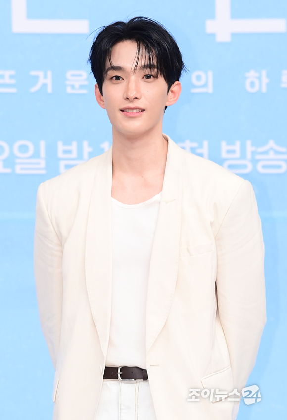세븐틴 도겸이 31일 오후 서울 양천구 목동 SBS에서 열린 SBS 새 예능프로그램 '내 남은 연애' 제작발표회에 참석하고 있다. [사진=정소희 기자]