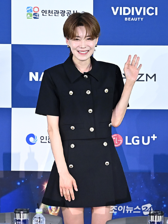 개그맨 장도연이 25일 오전 서울 영등포구 CGV 여의도에서 열린 청룡시리즈어워즈 핸드프린팅 행사에서 포토타임을 갖고 있다. [사진=곽영래 기자]