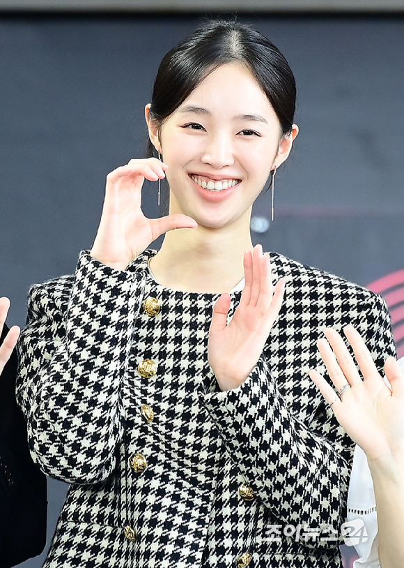배우 강해림이 20일 오후 부산광역시 해운대구 우동 영화의 전당에서 열린 제30회 부산국제영화제(BIFF) '미아' 야외무대인사 행사에 참석하고 있다. [사진=정소희 기자]