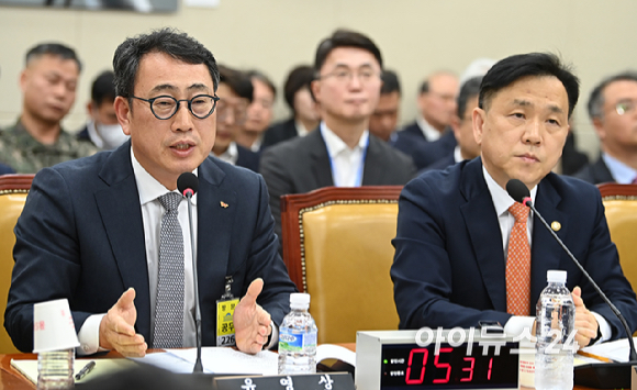 유영상 SK텔레콤 대표이사가 30일 국회 과학기술정보방송통신위원회의에서 열린 방송통신 분야 청문회에서 질의에 답변하고 있다. [사진=곽영래 기자]