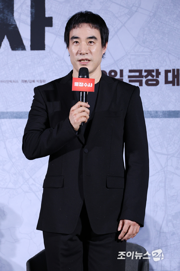 배우 배성우가 9일 오전&nbsp;서울 CGV 용산아이파크몰점에서 열린 영화 '끝장수사'(감독 박철환) 제작보고회에 참석해 소감을 말하고 있다. [사진=문수지 기자]