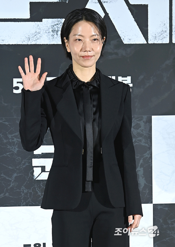 배우 김신록이 6일 오전 서울 용산구 CGV 용산아이파크몰에서 열린 영화 '군체' 제작보고회에서 포토타임을 갖고 있다. [사진=곽영래 기자]