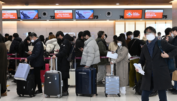 올해 4분기 일본 여행 특수로 인한 해외 관광객 증가가 예상된다. 사진은 지난 설 김포공항 스케치 사진이다. [사진=김성진 기자]