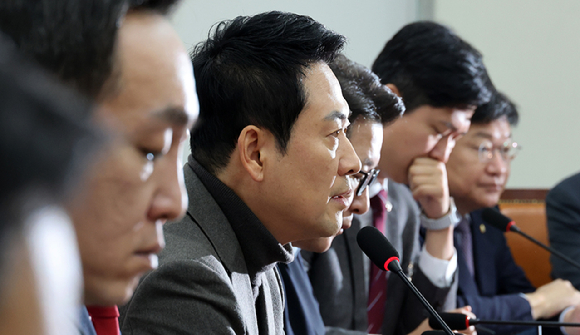 국민의힘 장동혁 대표가 19일 국회에서 열린 최고위원회의에서 모두발언을 하고 있다. 2026.2.19 [사진=연합뉴스]