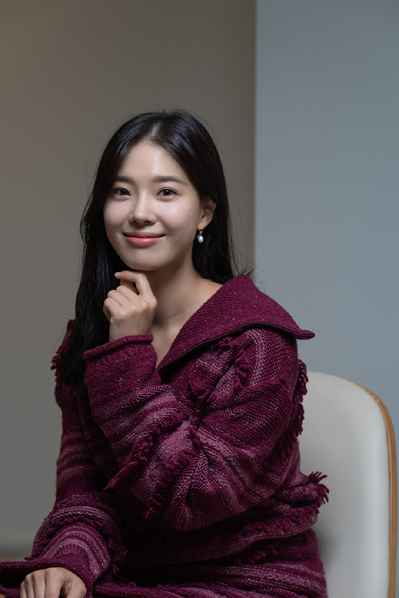 배우 임세미가 웨이브 오리지널 '위기의 X' 인터뷰에 앞서 포즈를 취하고 있다. [사진=웨이브]