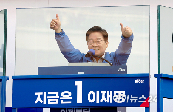 이재명 더불어민주당 대선 후보가 28일 오후 서울 왕십리역광장에서 열린 유세에서 지지를 호소하고 있다. [사진=곽영래 기자]