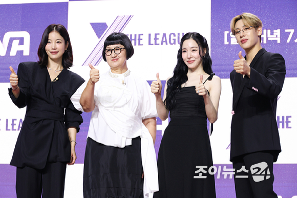 배우 기은세, 기업인 노희영, 그룹 소녀시대 티파니, 갓세븐 뱀뱀이 30일 오전 서울 마포구 상암동 큐브컨벤션센터에서 진행된 ENA 신규 예능프로그램 '엑스 더 리그(X THE LEAGUE)' 제작발표회에 참석해 포즈를 취하고 있다. [사진=문수지 기자]