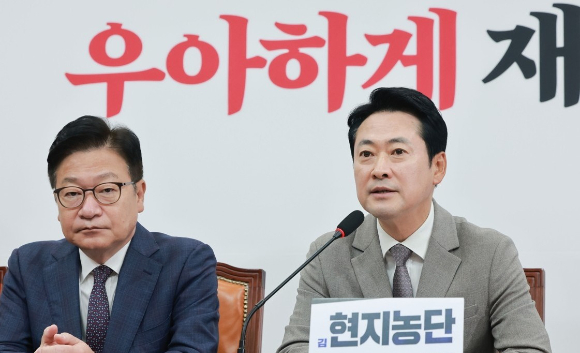 국민의힘 장동혁 대표가 19일 국회에서 열린 최고위원회의에 참석해 발언하고 있다. 왼쪽은 정점식 원내대표. 2026.10.19 [사진=연합뉴스]