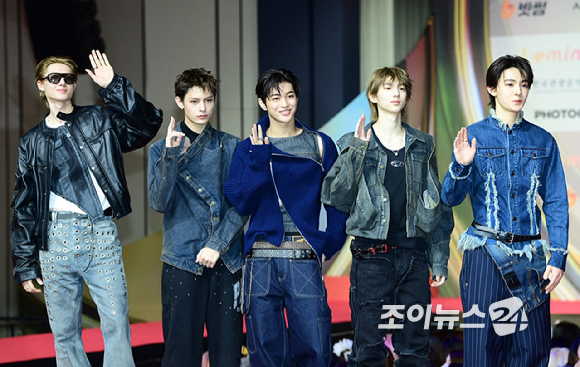 그룹 코르티스(CORTIS)가 25일 오후 인천광역시 중구 운서동 인스파이어 아레나에서 열린 '2025 SBS 가요대전' 레드카펫 행사에 참석하고 있다. [사진=정소희 기자]