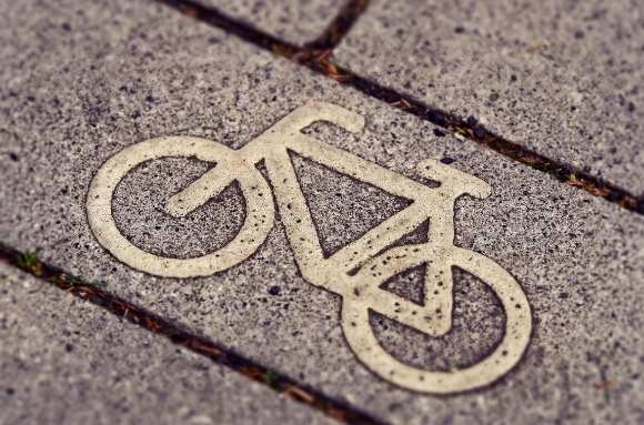 경기도 파주시 한 도로에서 사이클 훈련 중이던 10대 선수가 중앙분리대와 충돌해 사망했다. 본 기사와 무관한 이미지. [사진=픽사베이]