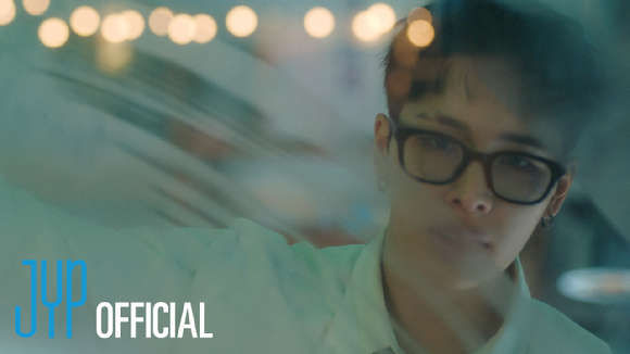 NEXZ 미니 2집 수록곡 'Simmer' 뮤직비디오 섬네일 [사진=JYP엔터테인먼트]