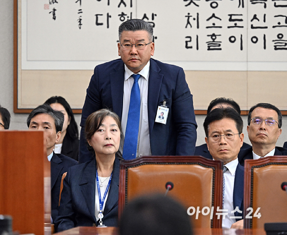 국감장에 출석한 유병호 감사위원