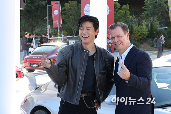 2일 서울 마포구 문화비축기지에서 열린 '포르쉐 바이브 서울'에서 포르쉐 클럽 코리아 20주년을 기념해 포르쉐 차량이 전시됐다. [사진=심영현 인턴기자]