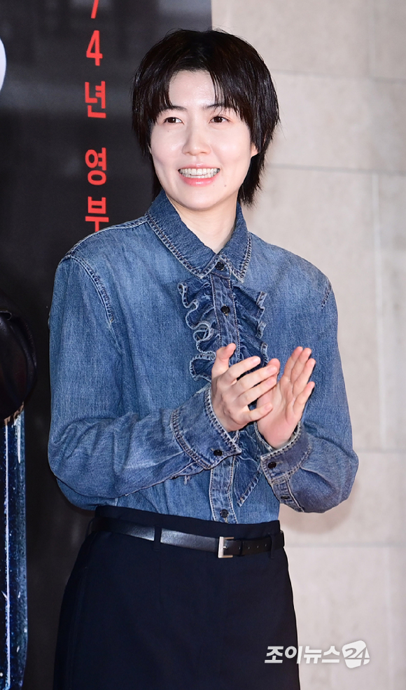 배우 심은경이 21일 서울 송파구 롯데시네마 월드타워에서 열린 영화 '암살자(들)'(감독 허진호) VIP 시사회에 참석하고 있다. [사진=정소희 기자]