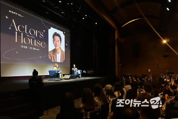 배우 주지훈이 9일 부산 해운대구 신세계백화점 센텀시티점 문화홀에서 열린 액터스 하우스에 참석하고 있다. [사진=정소희 기자]