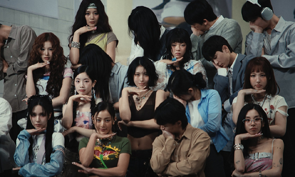 트와이스 '디스 이즈 포' 뮤직비디오 티저 섬네일 [사진=JYP엔터테인먼트]