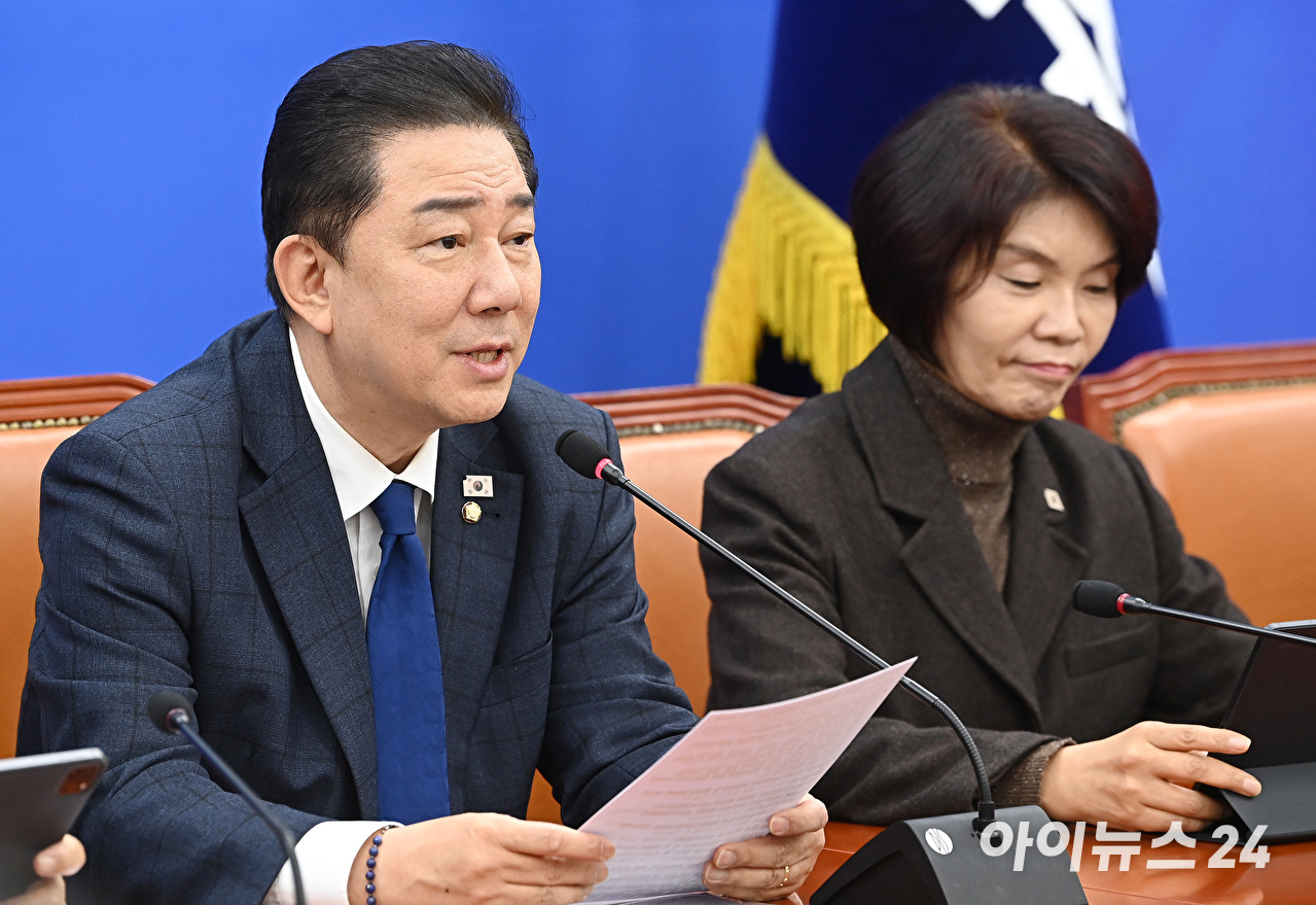 김병기 더불어민주당 원내대표가 25일 서울 여의도 국회에서 열린 원내대책회의에서 발언하고 있다. [사진=곽영래 기자]