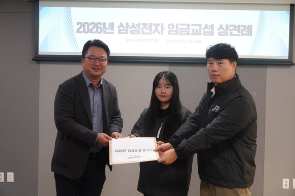 삼성전자 평택캠퍼스 라인 건물 앞 도로 [사진=권서아 기자]