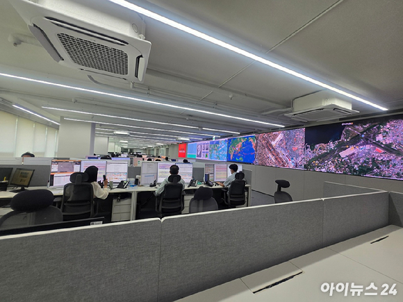 비상하는 트리니티항공 이미지. [사진=박은경 기자]