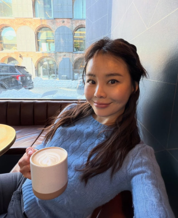 류화영이 예비 신랑의 뒷모습을 공개했다. [사진=류화영 SNS]