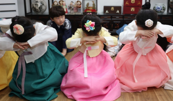 설날 명절 일정에서 시댁과 외가 중 어디를 먼저 방문해야 하는지를 두고 갈등을 겪고 있다는 한 여성의 사연이 알려졌다. 사진은 본 기사 내용과 무관. [사진=조은수 기자]