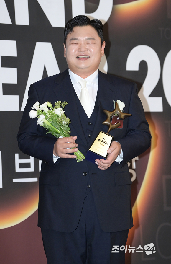 배우 고규필이 7일 서울 중구 신라호텔에서 열린 '2023 올해의 브랜드 대상'에서 올해의 남자배우 신스틸러 수상자로 참석하고 있다. [사진=정소희 기자]