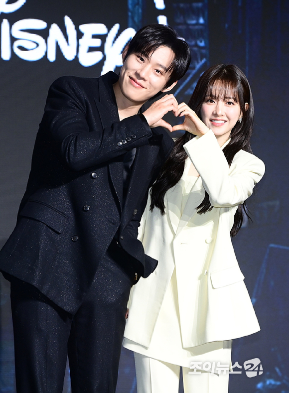 배우 김성철과 박보영이 27일 서울 영등포구 여의도동 콘래드 서울 호텔에서 열린 디즈니+ 오리지널 시리즈 '골드랜드' 제작발표회에 참석하고 있다. [사진=정소희 기자]