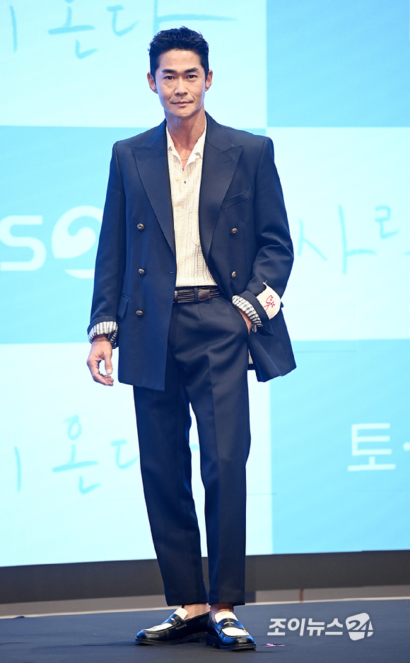 배우 배정남이 22일 오후 서울 구로구 신도림 디큐브시티 더세인트에서 열린 KBS2 주말드라마 '사랑이 온다' 제작발표회에서 포토타임을 갖고 있다. [사진=곽영래 기자]
