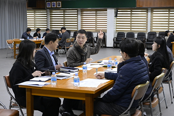 순창군과 전북연구원이 정책간담회를 갖고 있다. [사진=순창군 ]