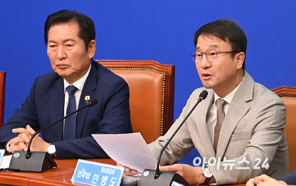 한병도 더불어민주당 원내대표가 19일 서울 여의도 국회에서 열린 최고위원회의에서 발언하고 있다. [사진=곽영래 기자]