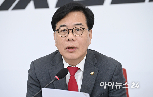 송언석 국민의힘 원내대표가 15일 서울 여의도 국회에서 현안관련 기자간담회를 하고 있다. [사진=곽영래 기자]
