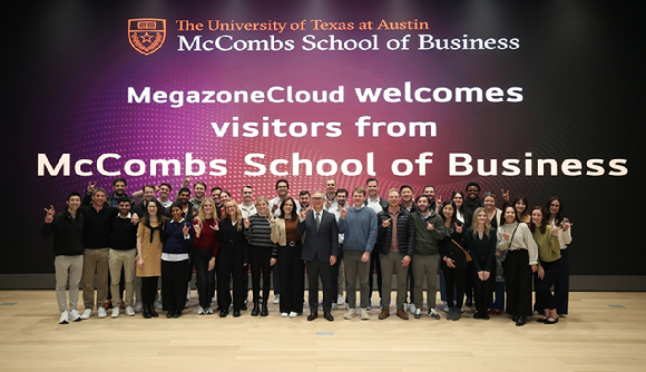3월 10일 과천 메가존산학연센터에서 열린 &lsquo;Quantum & Cloud Strategy Day&rsquo; 행사에서 UT 맥콤스 MBA 재학생들이 기념촬영을 하고 있다. [사진=메가존클라우드]